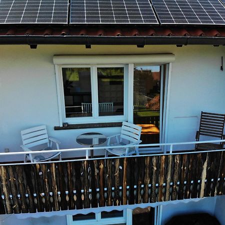 Sonnige 3 Zimmer Wohnung Mit Schoenem Balkon Im Gruenen Ройтлинген Экстерьер фото