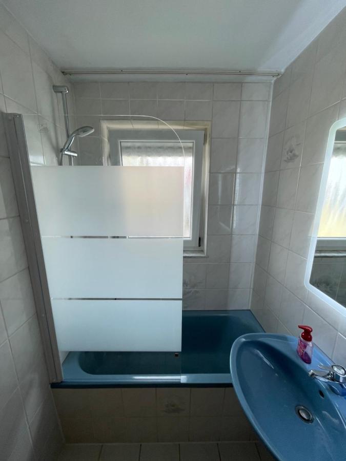 Sonnige 3 Zimmer Wohnung Mit Schoenem Balkon Im Gruenen Ройтлинген Экстерьер фото